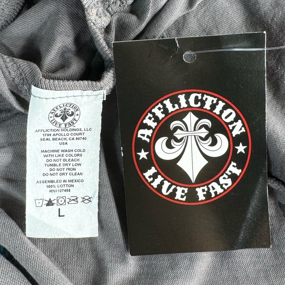 Affliction Women’s Graphic Short Sleeve Cut Out T-Shirt -Size: Large -NWT - Picture 11 of 11
